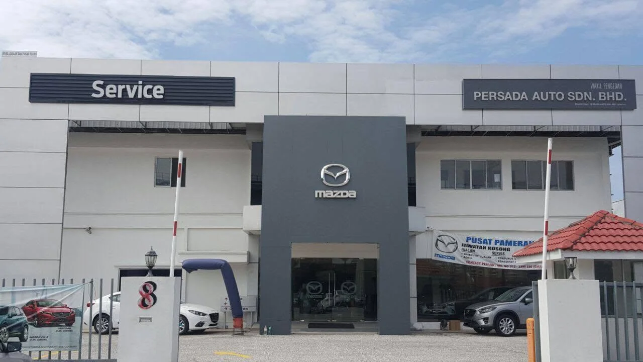 Persada Auto’s Mazda Kinrara entrance and service frontage in its 2016 branch announcement